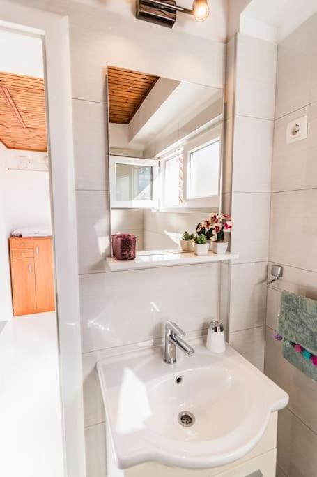Holiday Home Marina-Renovated House In City Center Rogoznica  Eksteriør bilde