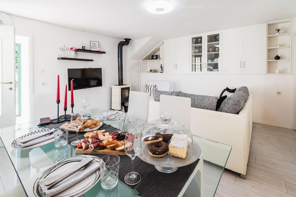 Holiday Home Marina-Renovated House In City Center Rogoznica  Eksteriør bilde