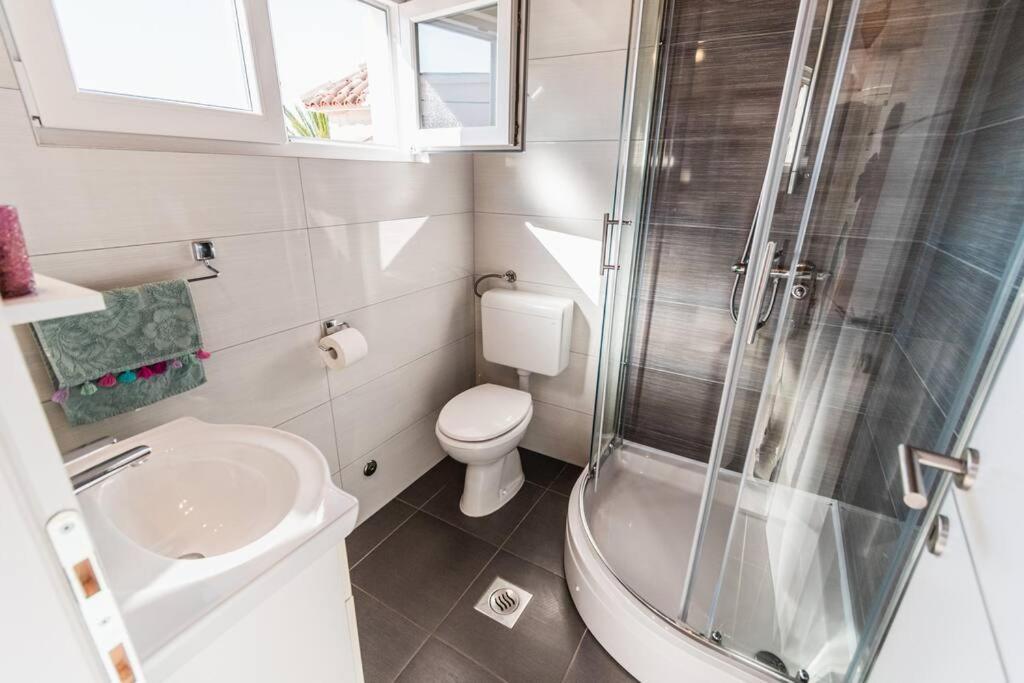 Holiday Home Marina-Renovated House In City Center Rogoznica  Eksteriør bilde