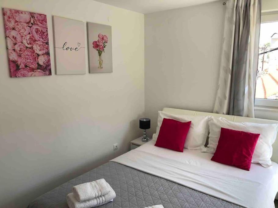 Holiday Home Marina-Renovated House In City Center Rogoznica  Eksteriør bilde