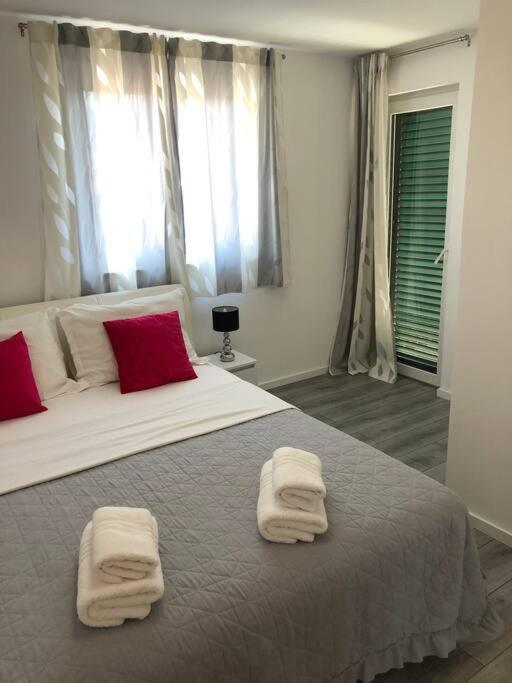 Holiday Home Marina-Renovated House In City Center Rogoznica  Eksteriør bilde