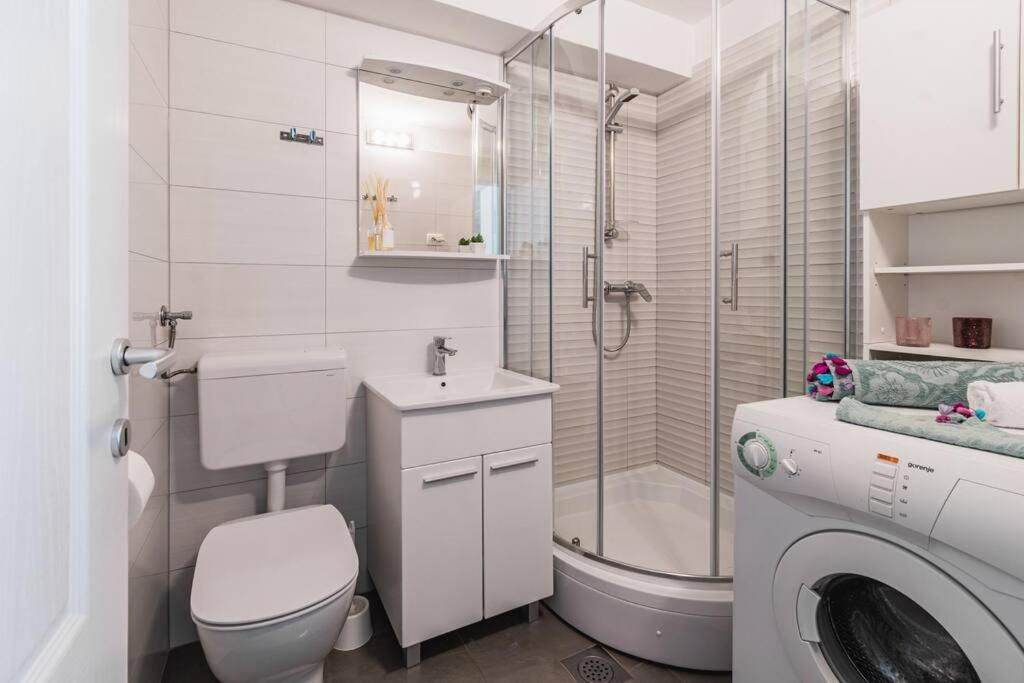 Holiday Home Marina-Renovated House In City Center Rogoznica  Eksteriør bilde